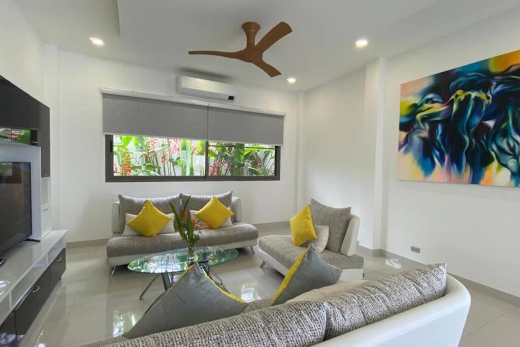 Posezení v ubytování 3 Bedrooms Sofora Pool Villa by G Estate