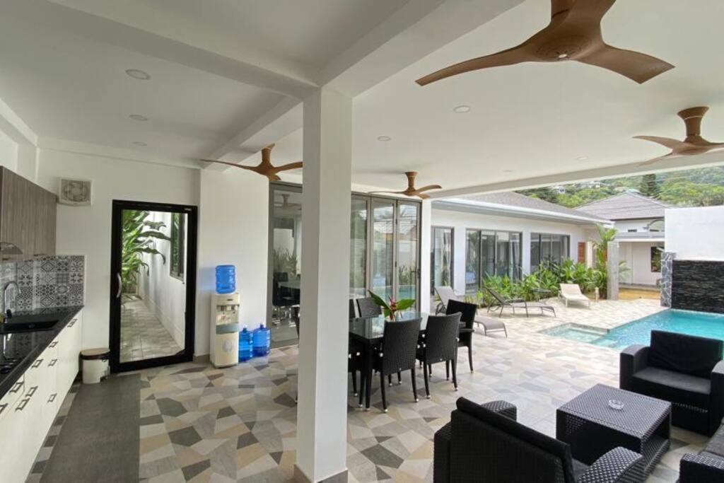Bazén v ubytování 3 Bedrooms Sofora Pool Villa by G Estate nebo v jeho okolí