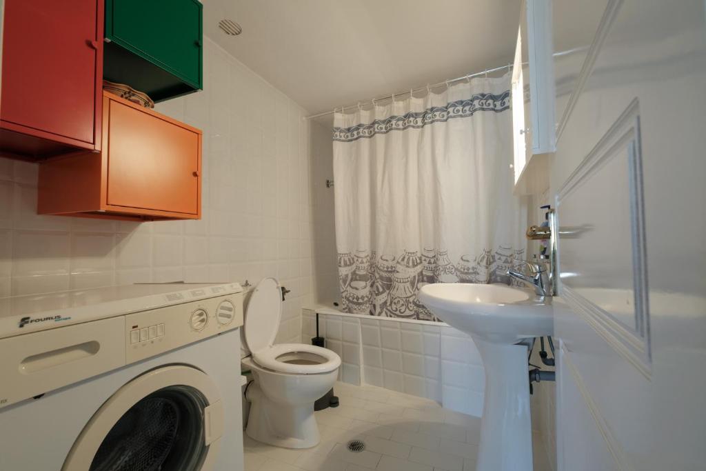 A bathroom at Nios House Panoramic Cottage