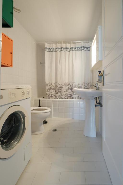 A bathroom at Nios House Panoramic Cottage