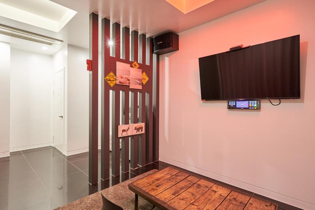 TV a/nebo společenská místnost v ubytování Show Hotel