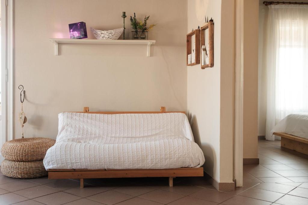 A seating area at Nios House Panoramic Cottage