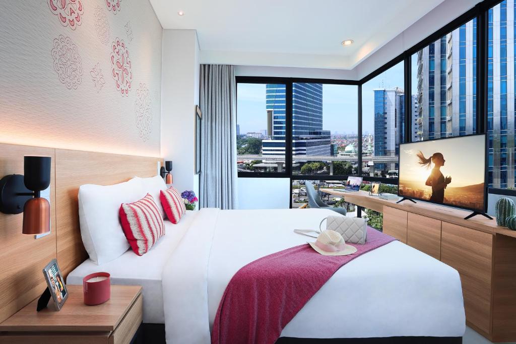 Postel nebo postele na pokoji v ubytování Citadines Gatot Subroto Jakarta