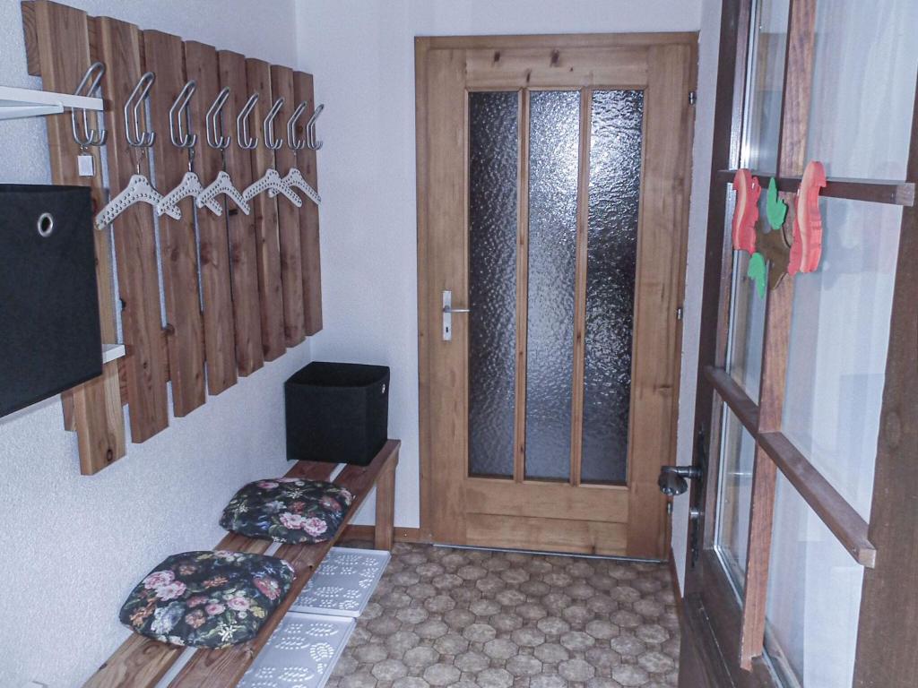 Postel nebo postele na pokoji v ubytování Chalet in Lenk near Simmen Falls