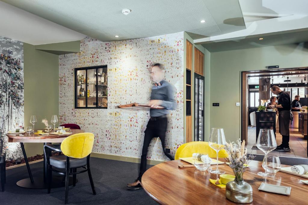Nápoje v ubytování Le Carré d'Alethius Logis Hôtel Restaurant
