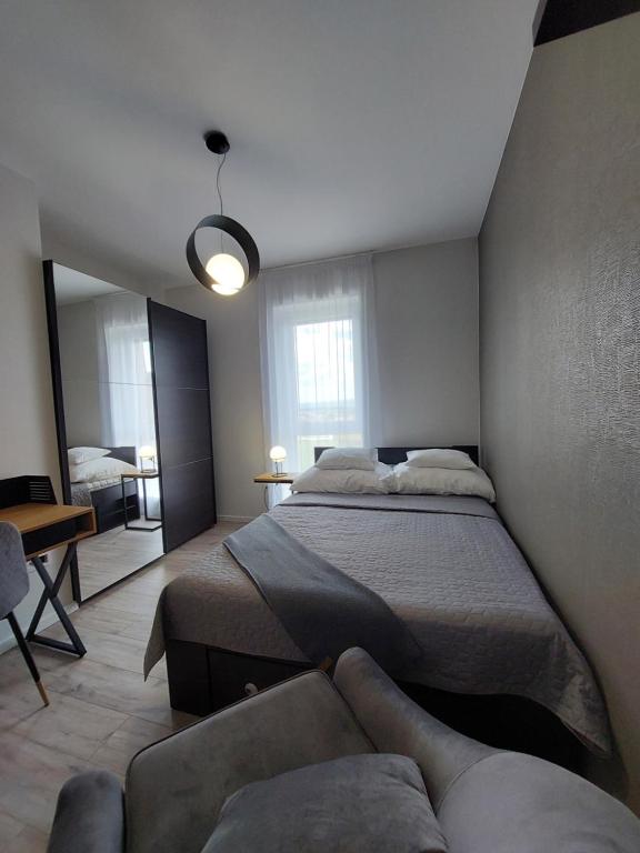 Łóżko lub łóżka w pokoju w obiekcie Paskom Apartmanház