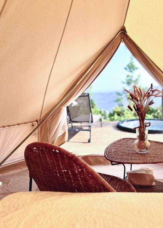 Příroda nedaleko luxury tent