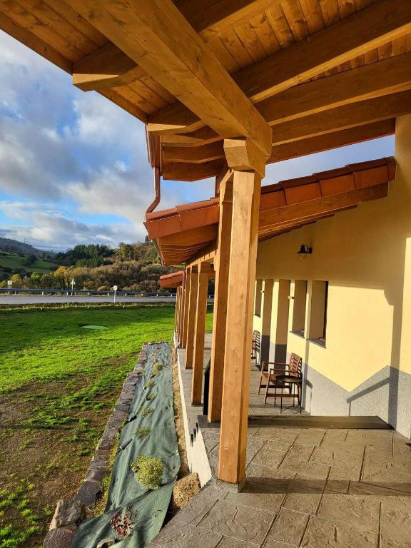 Nespecifikovaný výhled na hory nebo výhled na hory při pohledu z hostelu