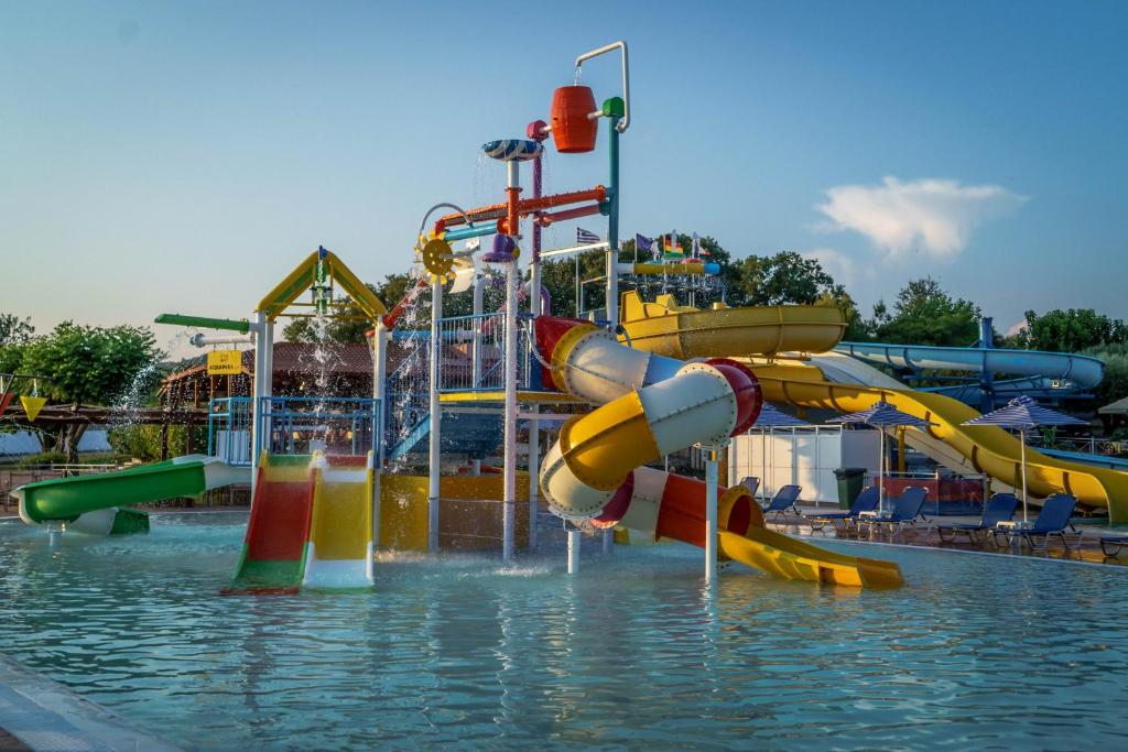 Bazén v ubytování Hotel Kanali nebo v jeho okolí