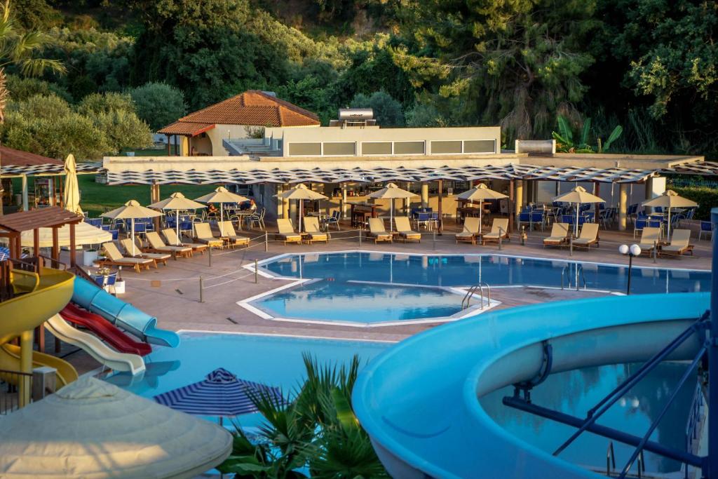 Bazén v ubytování Hotel Kanali nebo v jeho okolí