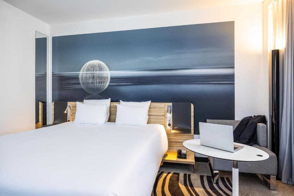 Postel nebo postele na pokoji v ubytování Hotel Novotel Brussels Off Grand Place