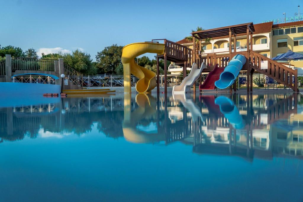 Bazén v ubytování Hotel Kanali nebo v jeho okolí