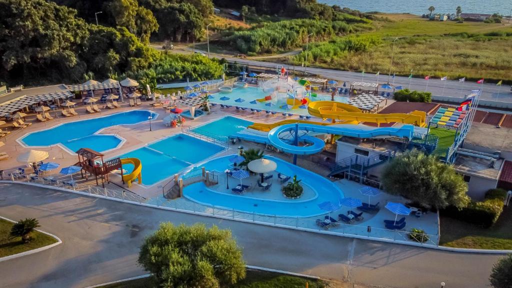 Bazén v ubytování Hotel Kanali nebo v jeho okolí