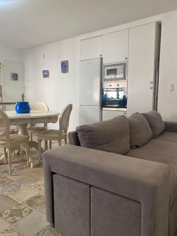 Posezení v ubytování APARTAMENTOS LOLITALOLA HOLIDAYS