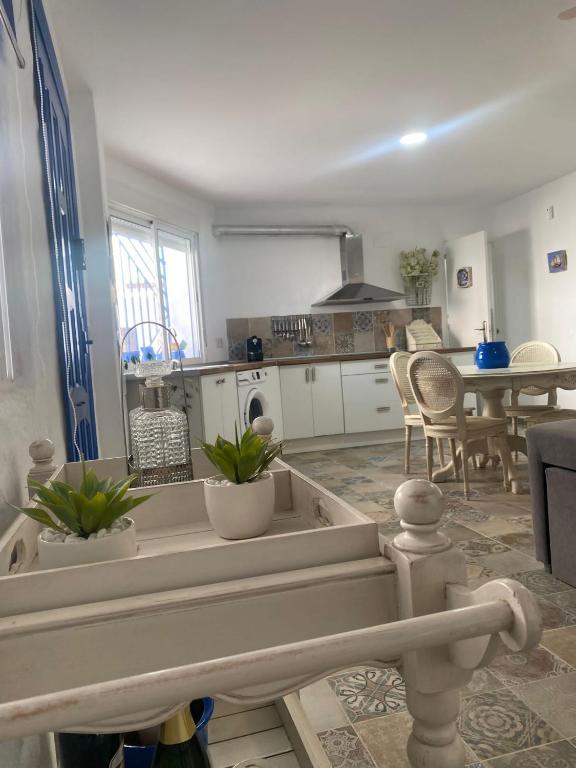 Kuchyň nebo kuchyňský kout v ubytování APARTAMENTOS LOLITALOLA HOLIDAYS