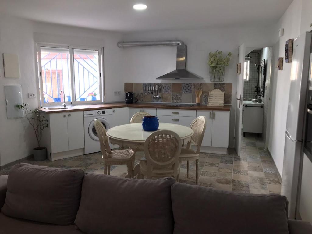 Kuchyň nebo kuchyňský kout v ubytování APARTAMENTOS LOLITALOLA HOLIDAYS
