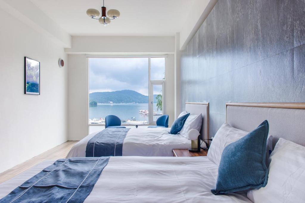 Postel nebo postele na pokoji v ubytování Sun Moon Lake Shui Yang Hall