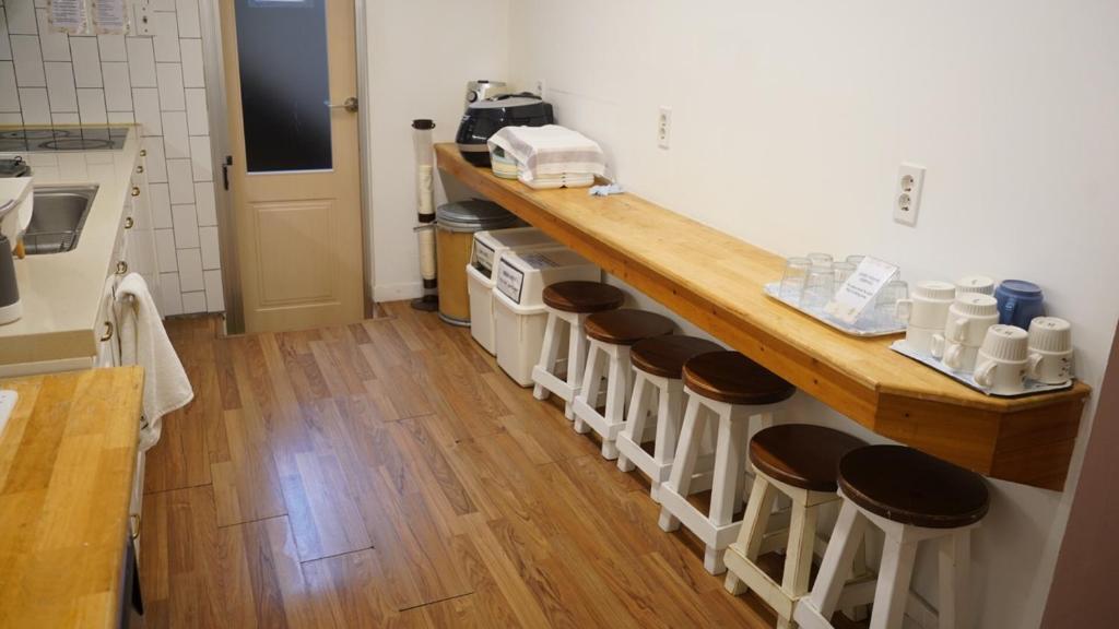 Kuchyň nebo kuchyňský kout v ubytování Hannahstay Women Only Guesthouse