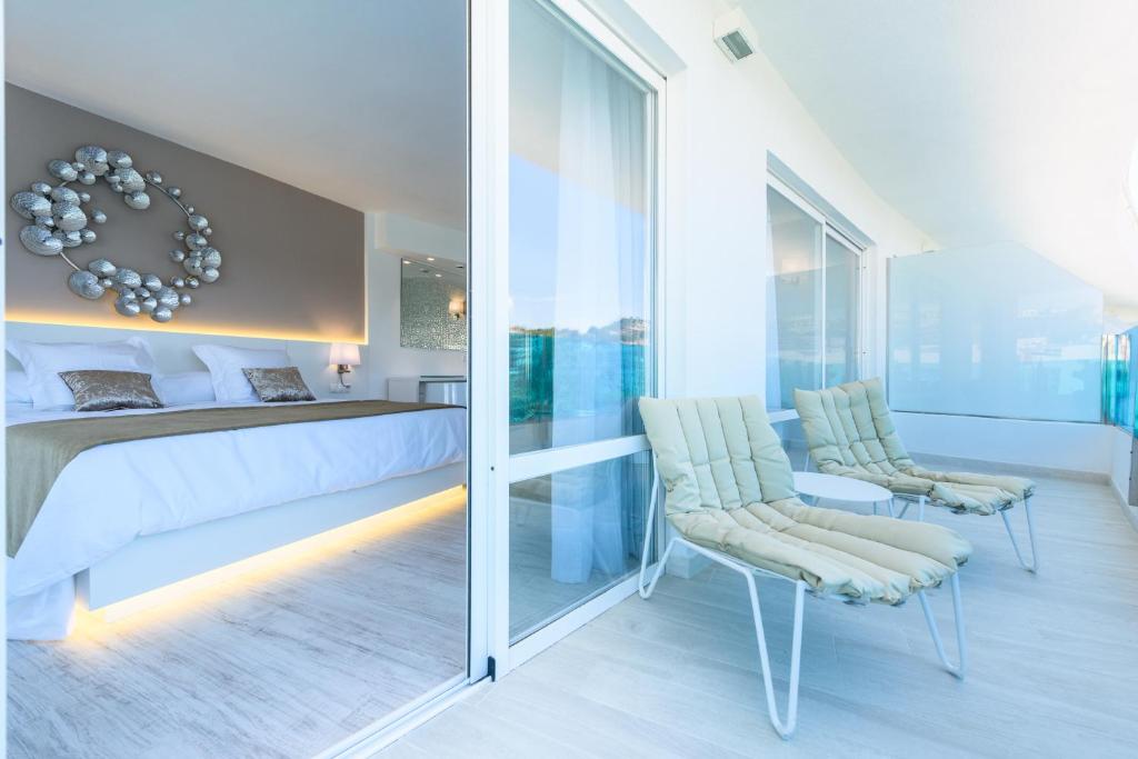 Uma área de estar em Plaza Santa Ponsa Boutique - Adults Only.