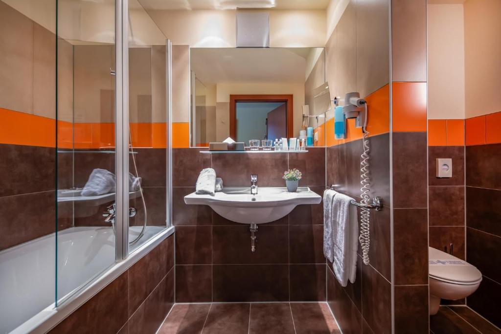 A bathroom at Relax Resort Hotel Kreischberg