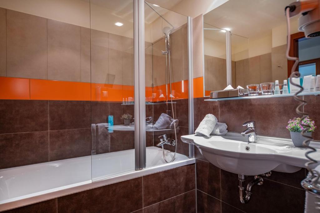 A bathroom at Relax Resort Hotel Kreischberg