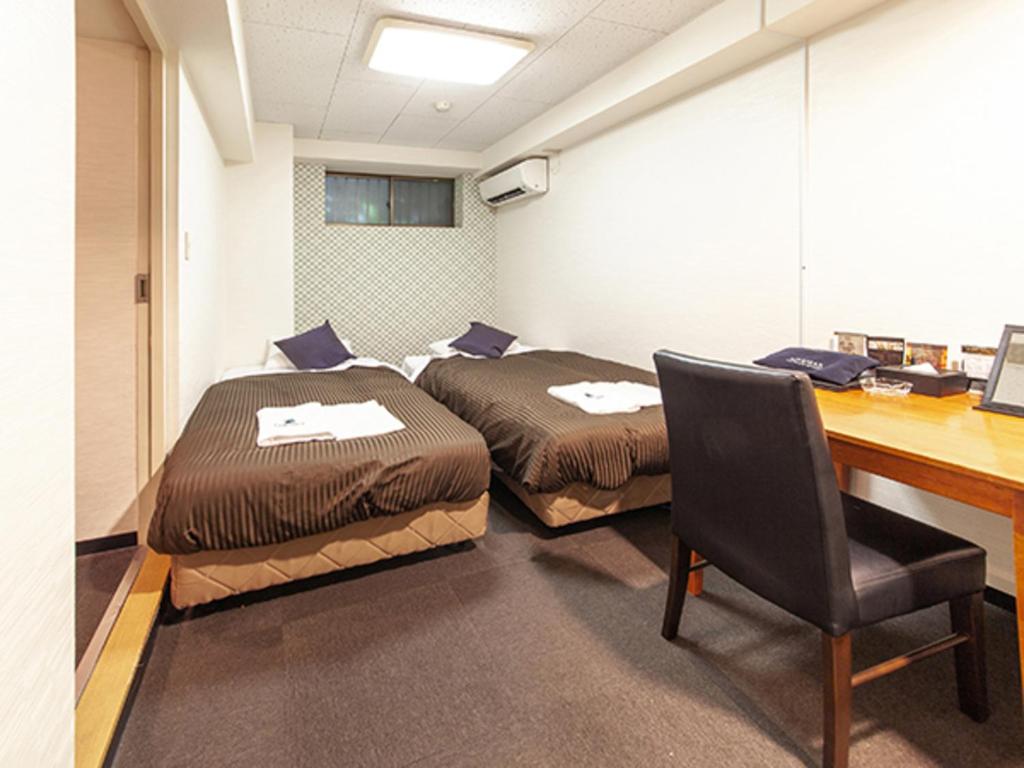 Postel nebo postele na pokoji v ubytování HOTEL LiVEMAX BUDGET Nippori