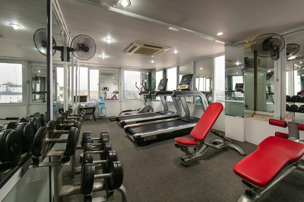Fitness centrum a/nebo fitness zařízení v ubytování Serenata San de Hanoi Hotel