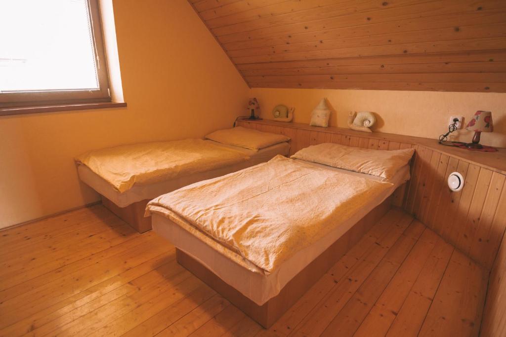Postel nebo postele na pokoji v ubytování Chata Alex Liptov
