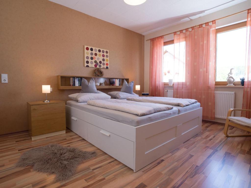a large bedroom with a large bed in a room at Ferienwohnung Am Gässchen in Scheiden