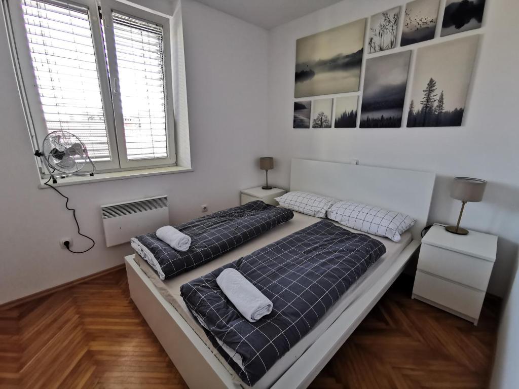 Postel nebo postele na pokoji v ubytování Apartment for four with free parking