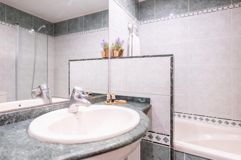 Aparthotel Napols - Abapart - Resim 12