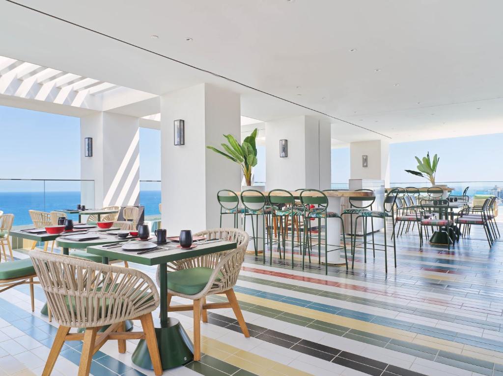 Restaurace v ubytování NYX Hotel Limassol