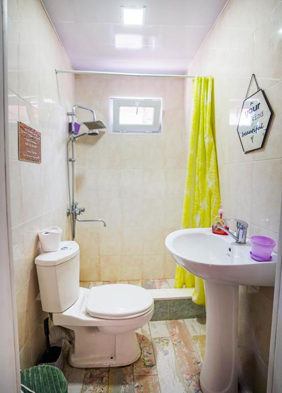 Koupelna v ubytování Sighnaghi Art Hotel