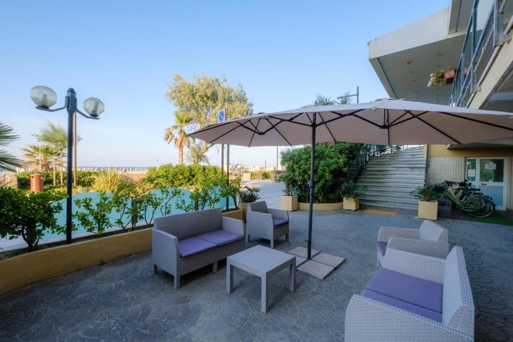 The swimming pool at or close to Hotel Crown