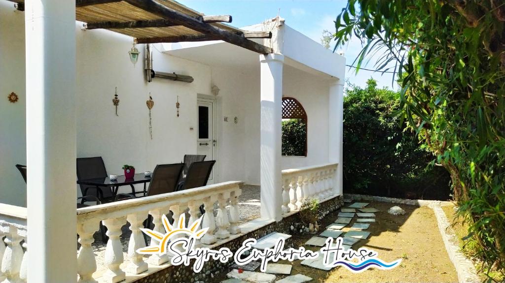Willa z widokiem na ogród w obiekcie Skyros Euphoria House w mieście Skiros