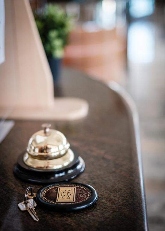 A seating area at Hotel Crown