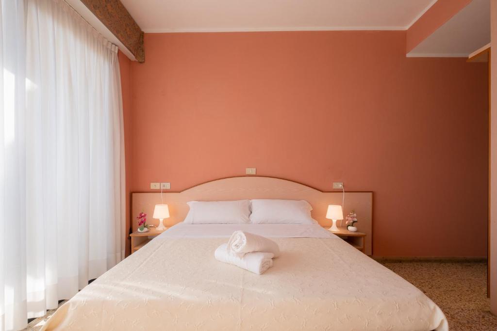 Hotel Crown - Resim 41