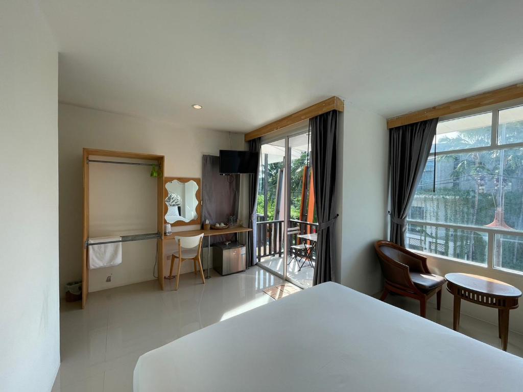 Dwell Phuket Airport Hotel at Naiyangにあるベッド