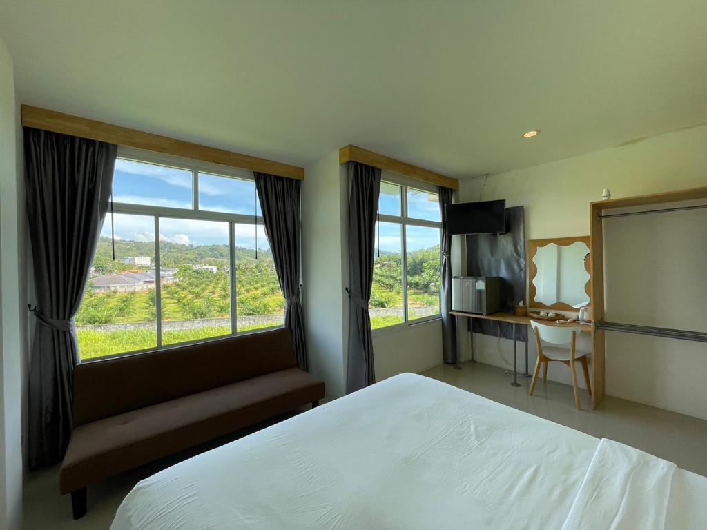 Dwell Phuket Airport Hotel at Naiyangにあるベッド