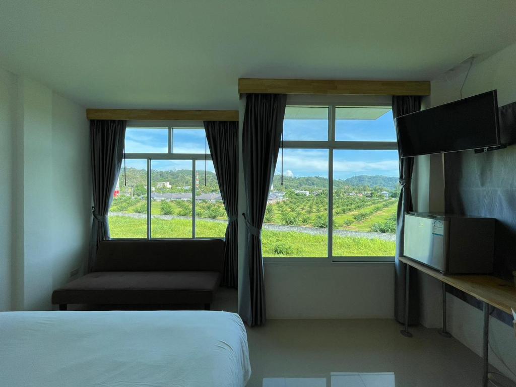 Dwell Phuket Airport Hotel at Naiyangにあるベッド