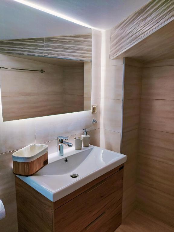 Koupelna v ubytování Avramiou Lofts