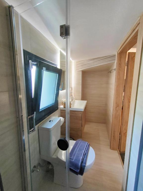 Koupelna v ubytování Avramiou Lofts