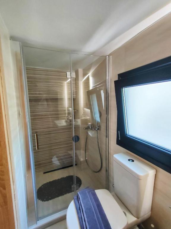 Koupelna v ubytování Avramiou Lofts