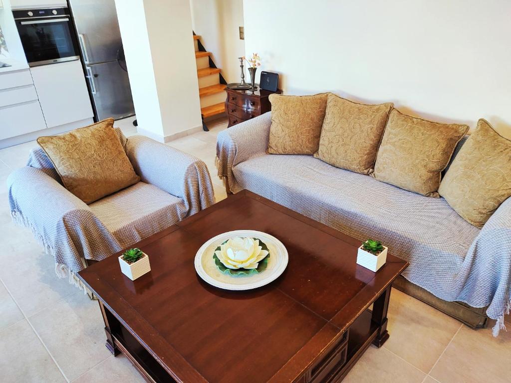 Posezení v ubytování Avramiou Lofts