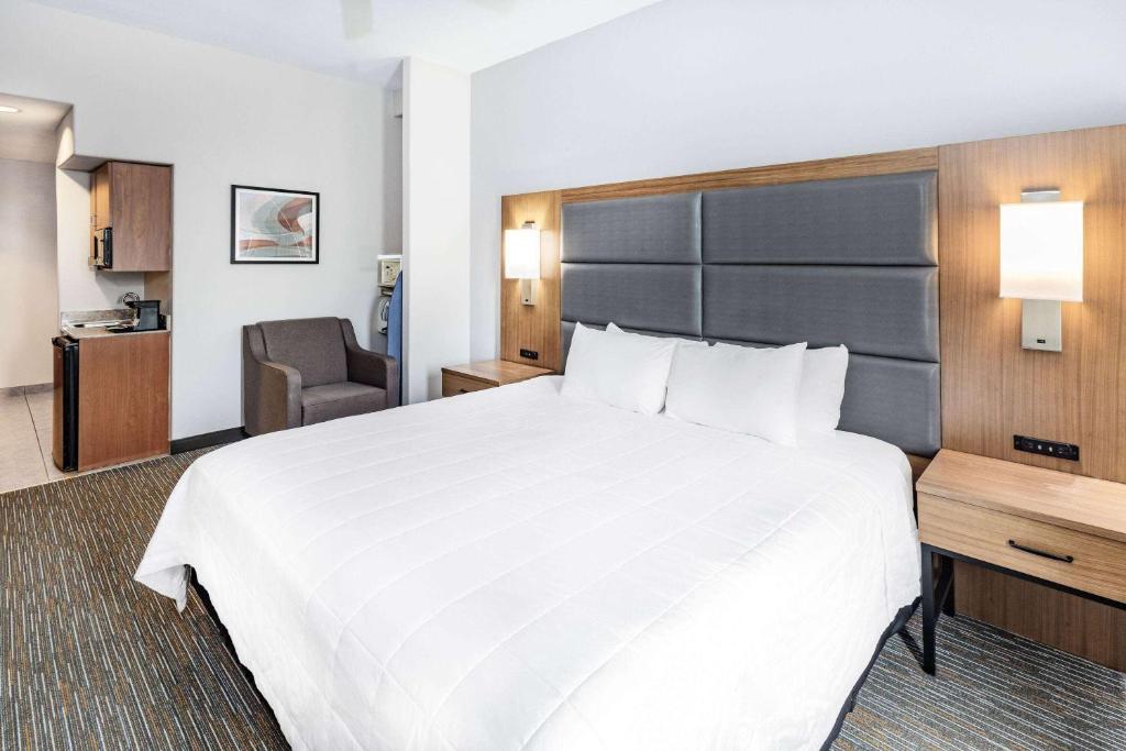 Wingate by Wyndham Houston Bush Intercontinental Airport photo