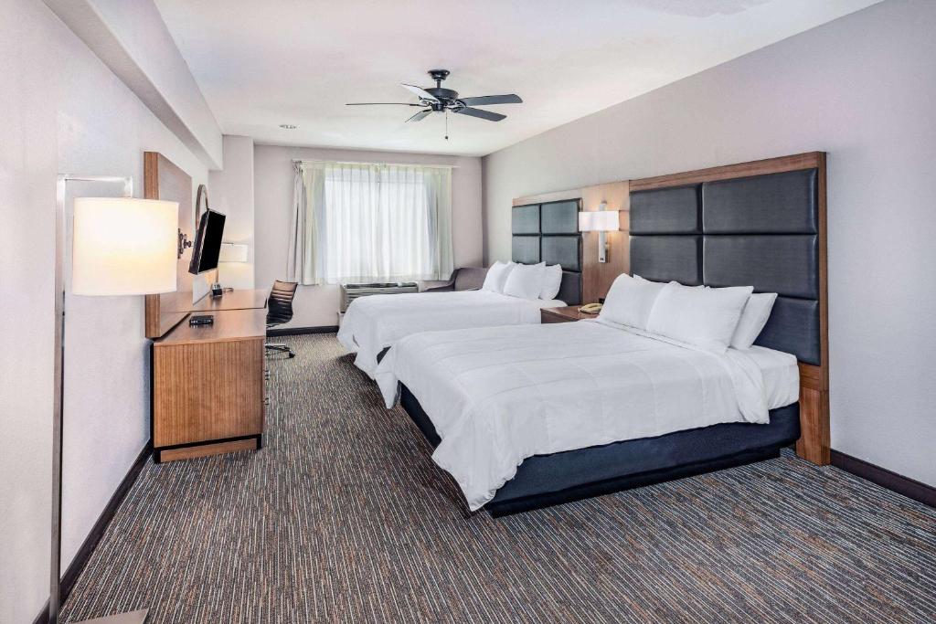Wingate by Wyndham Houston Bush Intercontinental Airport photo