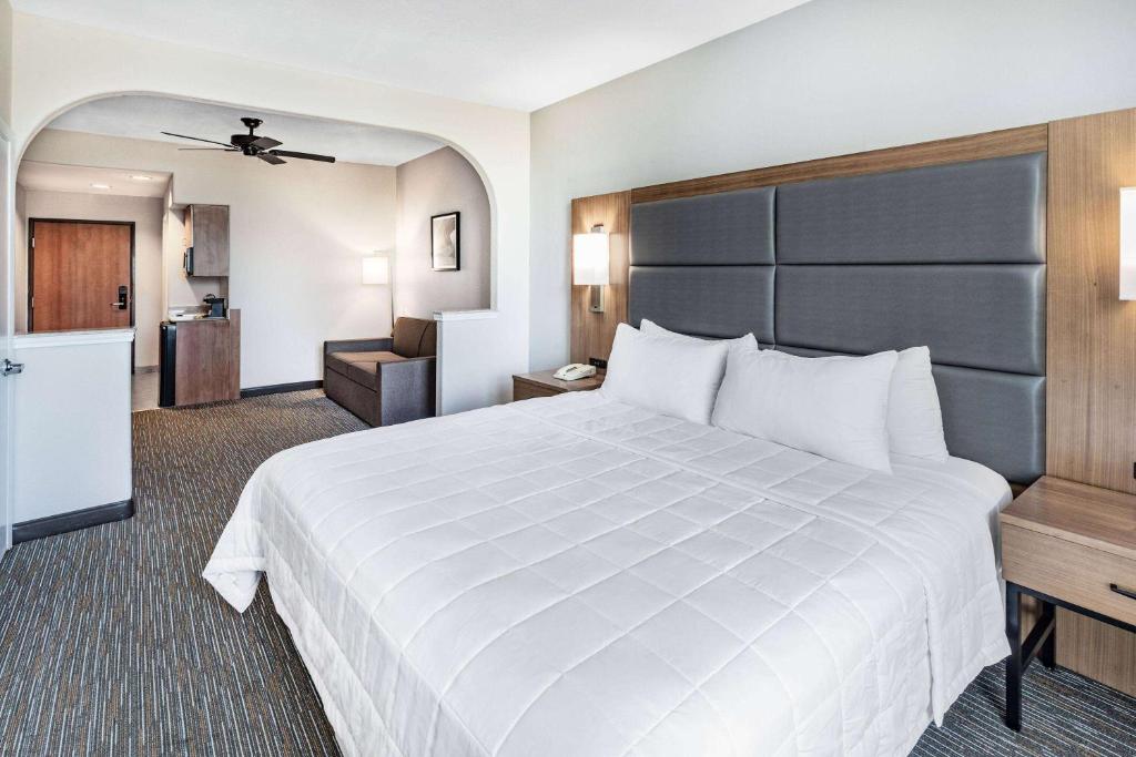 Wingate by Wyndham Houston Bush Intercontinental Airport photo