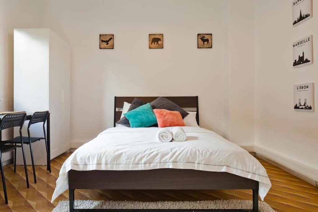 a bedroom with a bed with towels on it at Florentine Studio in Tel Aviv