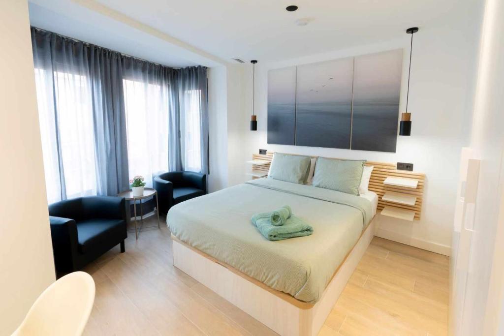 a bedroom with a bed with a towel on it at Apartamento Venecia Living Suites en Castellón in Castellón de la Plana