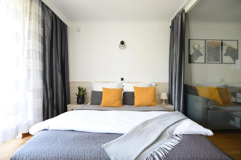 Postel nebo postele na pokoji v ubytování Apartament Przemiły - Studio Tęczowe Wzgórze